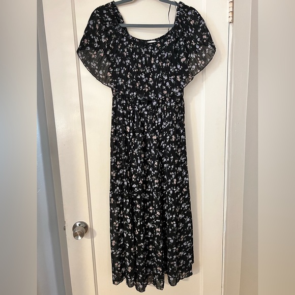 Small rip/ can’t see it when on / other than that perfect - Picture 1 of 3